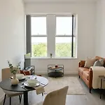 Spacious 1 Bed Near Etihad Daire