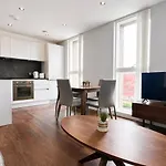 Manchester Gem 2-Bed Apartment With Ensuite Daire