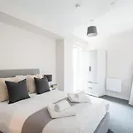Bright & Spacious 2 Bedroom Apartment Manchester