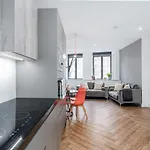 Modern 3bed Flat In W Security *