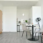 Spacious 1 Bed Near Etihad Daire