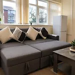 Apartamento Stylish 2Br Haven For Long-Term Guests