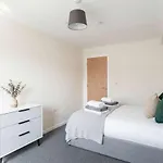 Apartment Bright & Spacious 2 Bedroom