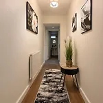 Daire Luxury 2br Retreat For Business Travelers *