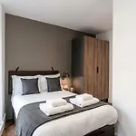 Modern 3bed Flat In W Security アパート マンチェスター