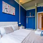 Spacious - Parking - Next To Ao Arena - Local Attraction & Transport Links Apartment