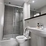 Manchester Gem 2-Bed Apartment With Ensuite Daire