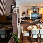 Boutique Two-bedroom Near Old Trafford, Sleeps Six, Free Parking Manchester