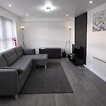 Apartment, Free Parking, By Nmb アパート *