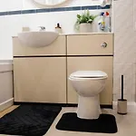 Boutique Two-bedroom Near Old Trafford, Sleeps Six, Free Parking Daire