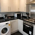 Charming 1Br Retreat For Urban Escapes
