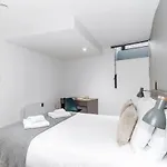 Modern 3bed Flat In W Security *