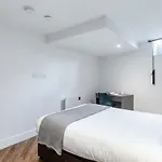 Apartment Modern 3bed Flat In W Security