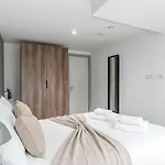 Modern 3bed Flat In W Security Apartment