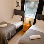 Boutique Two-bedroom Near Old Trafford, Sleeps Six, Free Parking