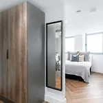 Apartment Modern 3bed Flat In W Security *