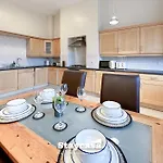 Apartment Whalley Range Hideaway 7mins To With Parking