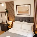 Boutique Two-bedroom Near Old Trafford, Sleeps Six, Free Parking *