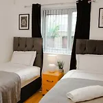 Daire Boutique Two-bedroom Near Old Trafford, Sleeps Six, Free Parking Manchester