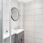 Apartment Modern 3bed Flat In W Security