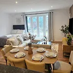 Boutique Two-bedroom Near Old Trafford, Sleeps Six, Free Parking Manchester