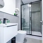 Daire Modern 2br W Secure Parking Salford
