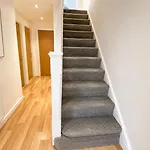 Large 5-bed Centre Townhouse With Secure Parking * Manchester