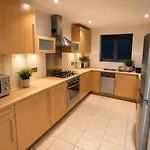 Large 5-bed Centre Townhouse With Secure Parking 度假居