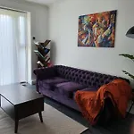 Spacious 3Bed Home In Manchester 5 Mins Walk To Clifton Station With Spacious Garden And Free Parking 度假居