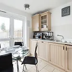 My-places Abbotsfield Court Townhouse 4 Guest house 4*
