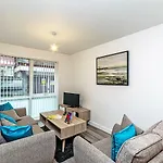 Halo House By Guestz Daire *