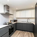Halo House By Guestz Daire *