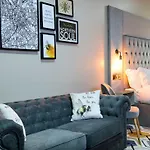 Hall 4* מנצ'סטר