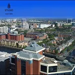 Apartmán Free Street Parking Subject To Availability *