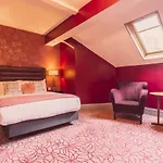 The Gardens 3*