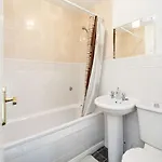 My-places Abbotsfield Court Townhouse 4 4* Manchester