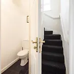 My-places Abbotsfield Court Townhouse 4 Guest house Manchester
