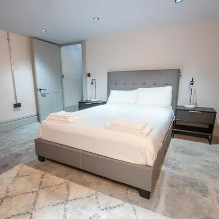 Luxury Unique Townhouse In City Centre With Roof Terrace By Pillo