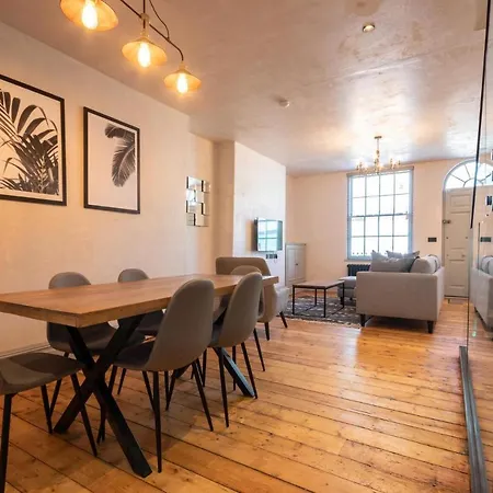 Holiday home Luxury Unique Townhouse In City Centre With Roof Terrace By Pillo