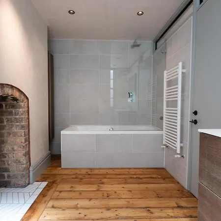 Luxury Unique Townhouse In City Centre With Roof Terrace By Pillo Manchester