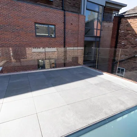 Luxury Unique Townhouse In City Centre With Roof Terrace By Pillo Manchester