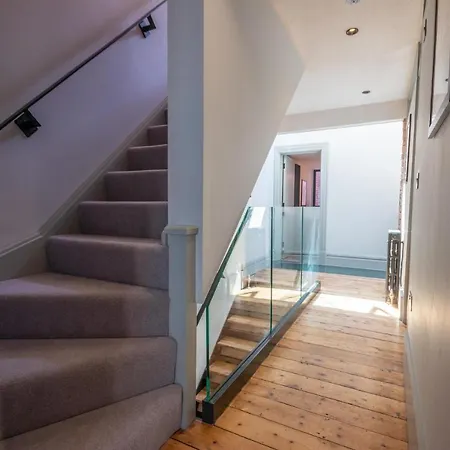 Luxury Unique Townhouse In City Centre With Roof Terrace By Pillo Holiday home *