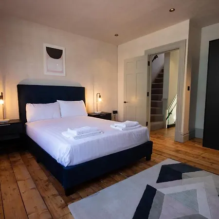 Luxury Unique Townhouse In City Centre With Roof Terrace By Pillo Holiday home *