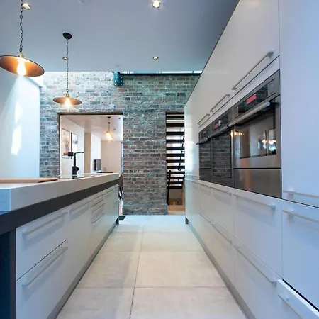 Luxury Unique Townhouse In City Centre With Roof Terrace By Pillo