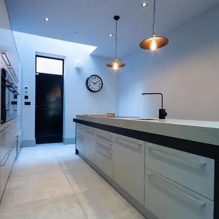 Prázdninový dům Luxury Unique Townhouse In City Centre With Roof Terrace By Pillo Manchester