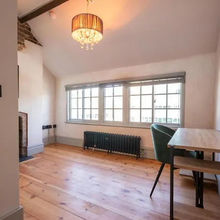 Дом отдыха Luxury Georgian Town House With Roof Garden By Pillo