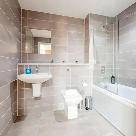 Apartment Luxury Two Bed In Media City