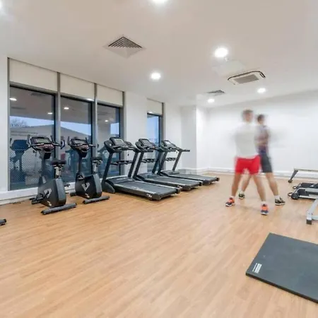 Luxury Two Bed In Media City *