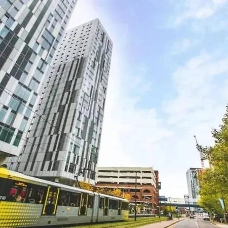 Luxury Two Bed In Media City *