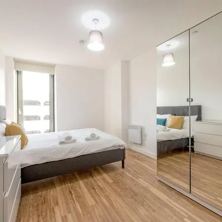 Apartment Luxury Two Bed In Media City
